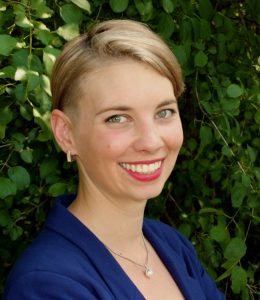 Emma Carpenter headshot